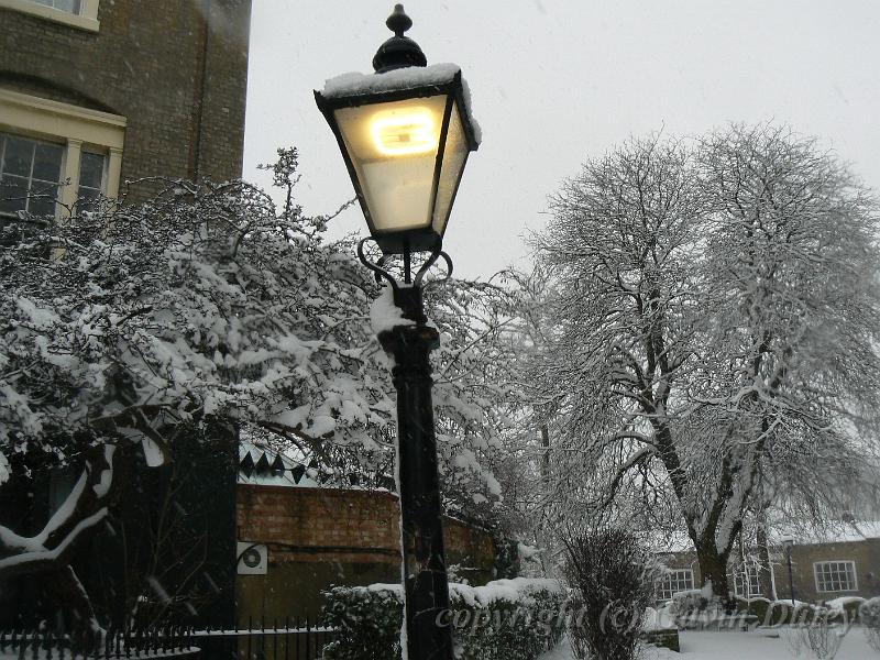 Snow, St Alfege churchyard, Greenwich P1070337.JPG